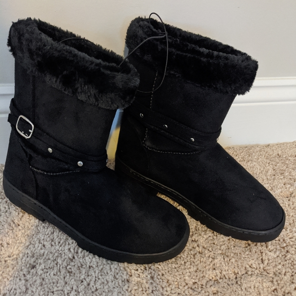 NEW Woman's medium Black faux suede Boots sz 6